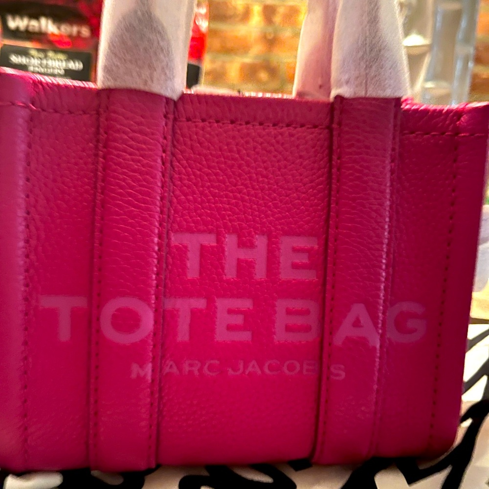 Mini Marc Jacob leather tote with strap, can be used as crossbody. Magenta pink!